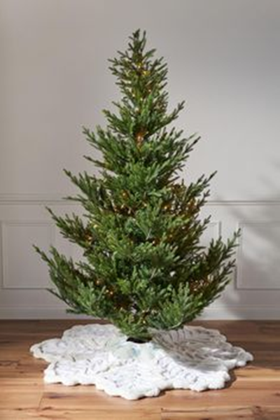 What Are The Benefits of Using An Artificial Holiday Tree?